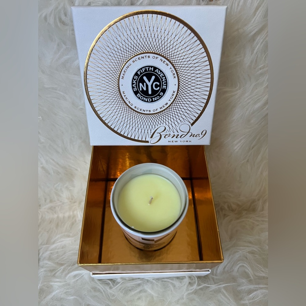Bond No. 9 New York Luxury Candle in Saks Fifth Avenue Scent